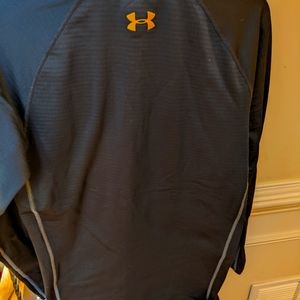 Under armour boys cold gear crew neck base layer Large